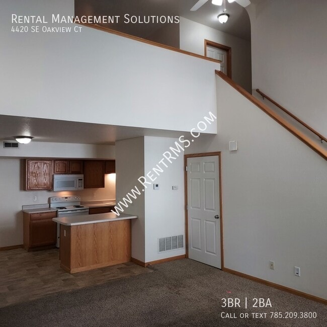 Building Photo - 4420 SE Oakview Ct