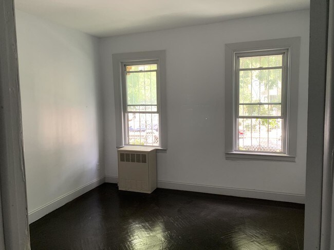 Foto del edificio - 723 Linden Boulevard