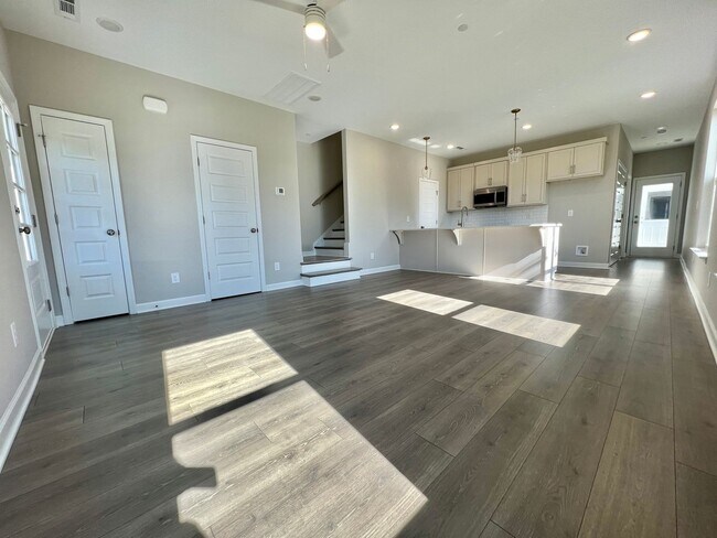 Building Photo - 3 Bed, 2.5 Bath Home w/ 2 Car Garage