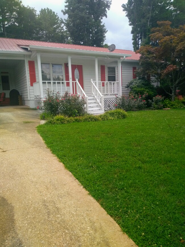 Building Photo - 275 Smith Loop Rd