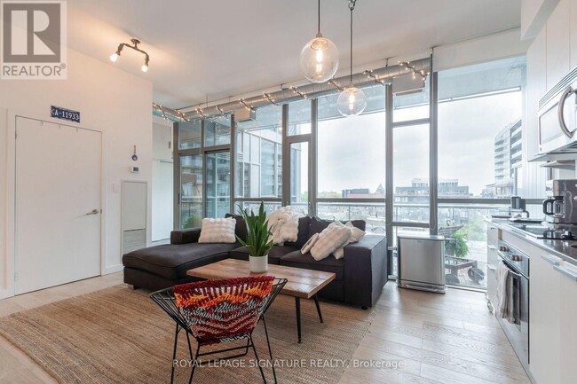 Building Photo - 625 Queen St E