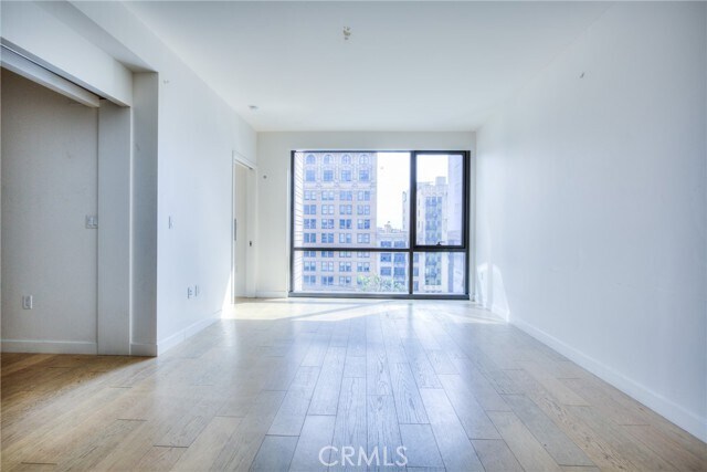 Building Photo - 400 S Broadway