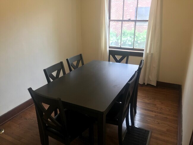 Foto del edificio - 908 Honor Heights Dr
