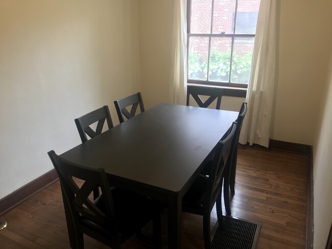 Building Photo - 908 Honor Heights Dr