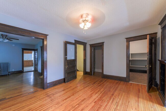 Building Photo - 419 W Franklin Ave
