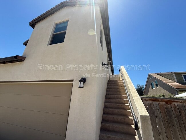 Building Photo - 360 S Saticoy Ave