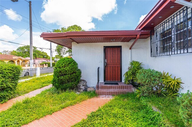 Foto del edificio - 1841 SW 29th Ave