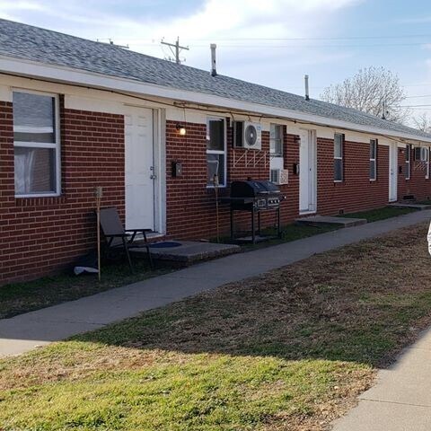 Primary Photo - 1121 N Kansas Ave