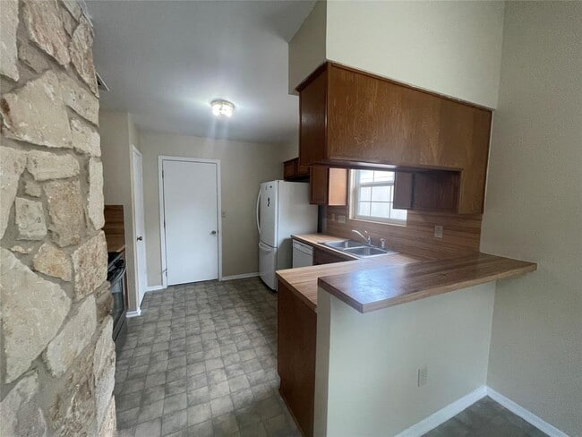 Building Photo - 509 Riverwood Dr