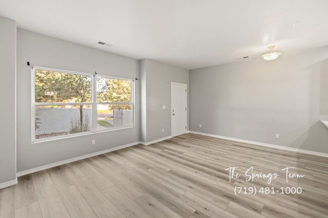 Building Photo - RECENTLY REMODELED 2BD TOWNHOME IN THE PIN...