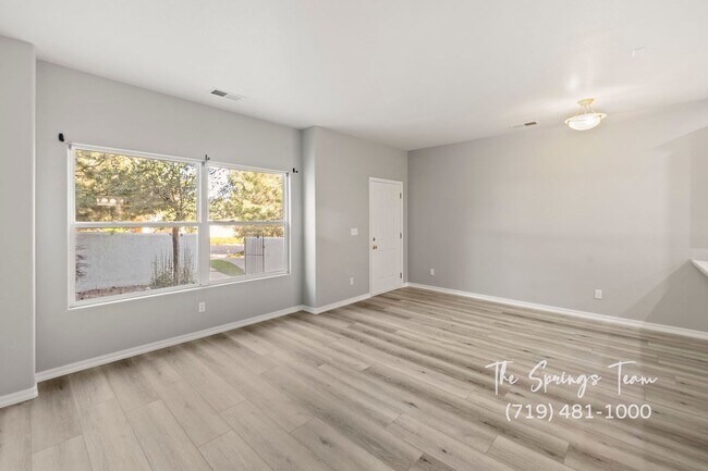 Foto del edificio - RECENTLY REMODELED 2BD TOWNHOME IN THE PIN...