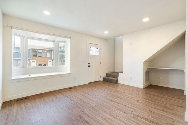 Building Photo - 1624 Banyan Dr