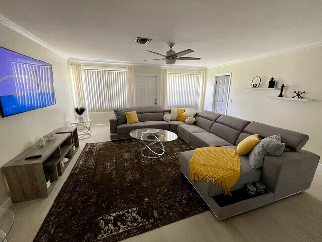 Foto del edificio - 307 E Kalmia Dr