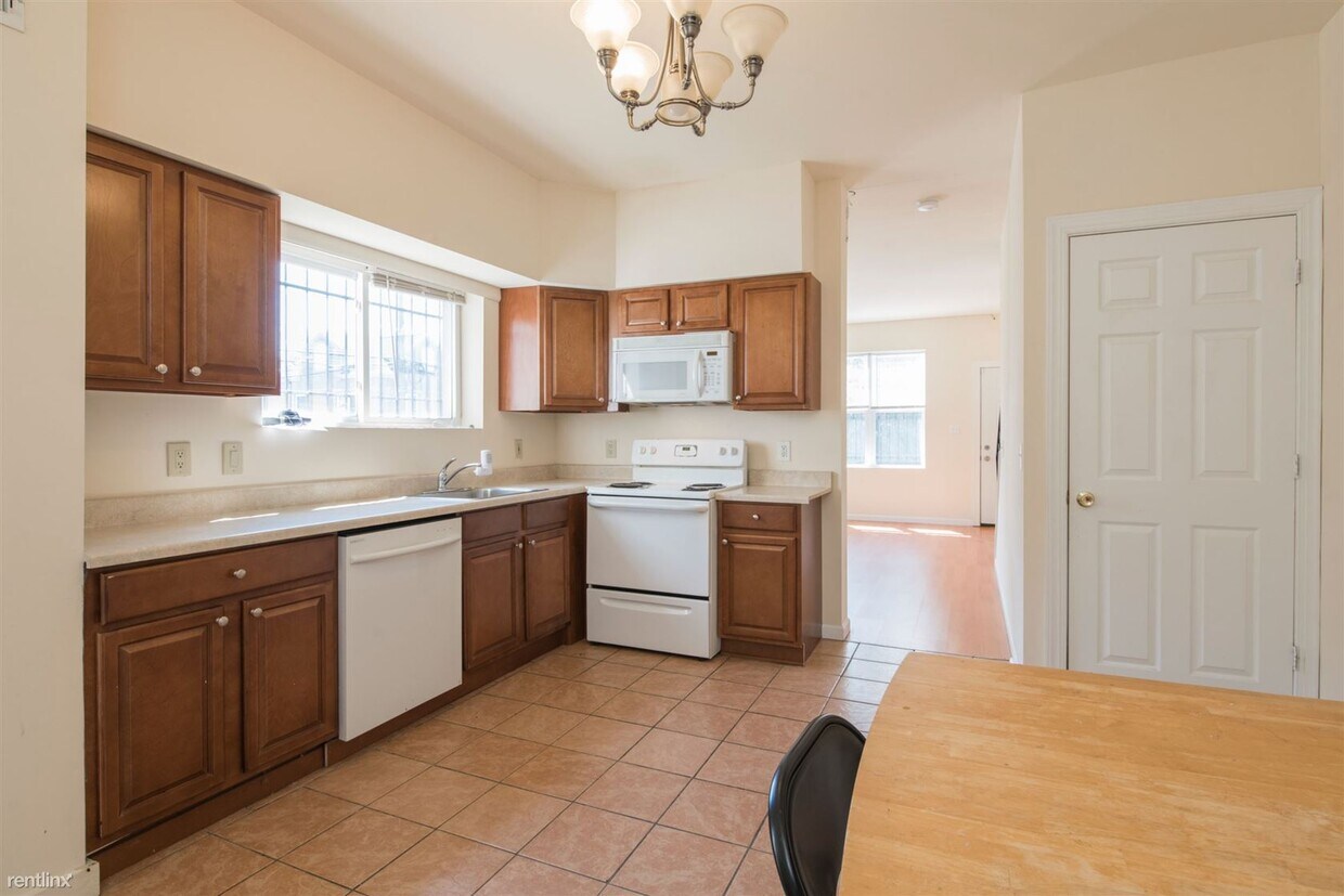 Foto principal - 4 br, 2 bath House - 1505 N BOUVIER ST