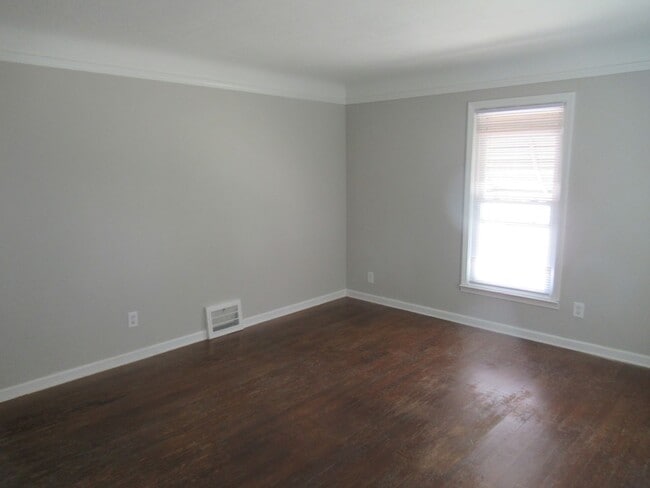Building Photo - 11901 Wayland Ave