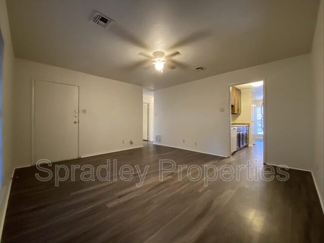 Building Photo - 501 Phoenix Dr