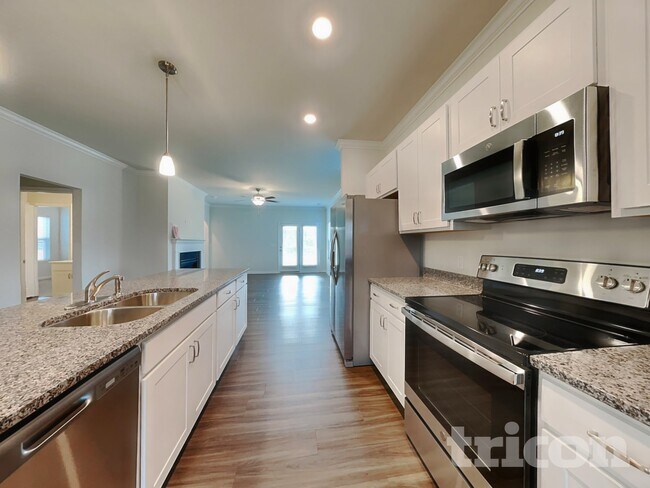 Building Photo - 646 Cam Cir