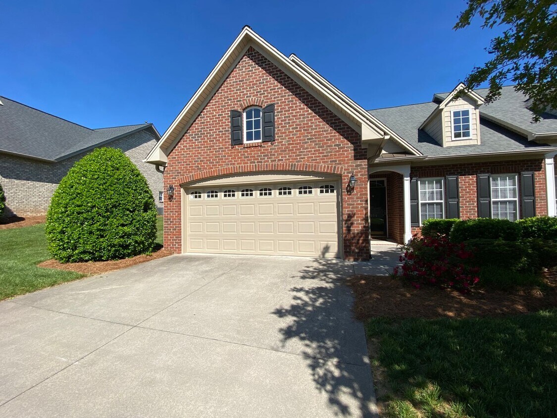 Primary Photo - 3 Bedroom,2 Bathroom One Level Townhome in...