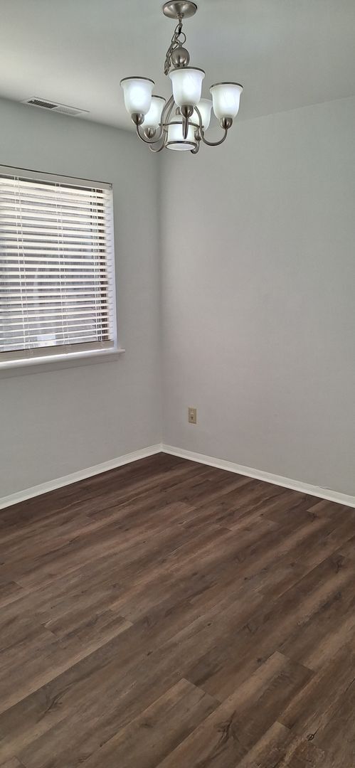 Foto del edificio - 2 Bedroom Town Home Style, beautiful tree-lined property off Western Blvd in Raleigh.