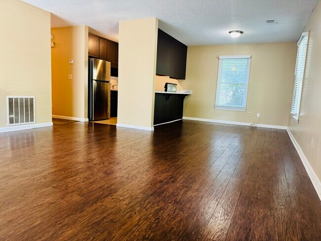 Foto del edificio - 1704 Riverside Ct NE