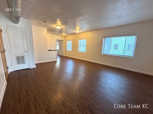 Building Photo - Armour Blvd 2 Bed 2 Bath