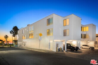 Building Photo - 11 Brooks Ave