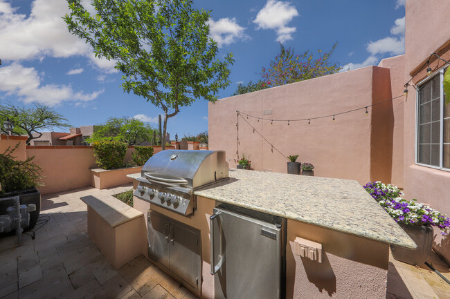 Building Photo - 6730 N Calle De Calipso