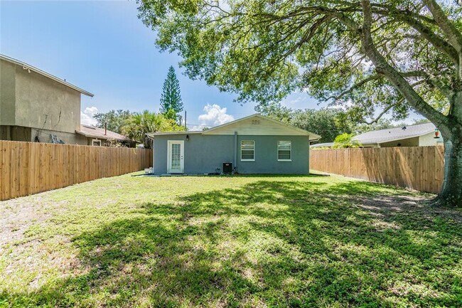 Building Photo - 3611 Anderson Ave