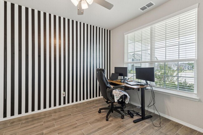 Foto del edificio - 8982 Delway Dr