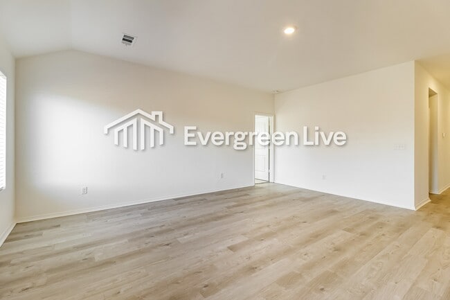 Foto del edificio - 40 10 Point Ln