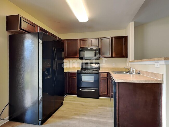 Building Photo - 117 Roseberry Cir