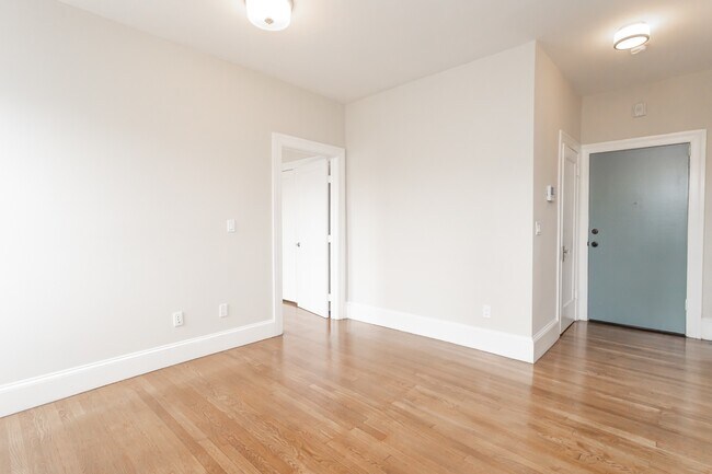 Building Photo - 1244 2nd Ave