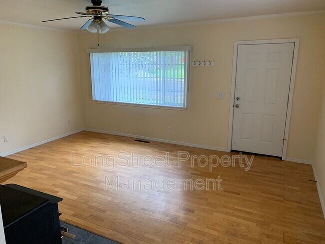 Foto del edificio - 3520 NW Circle Blvd