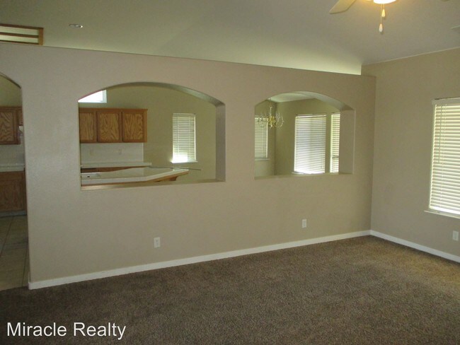 Building Photo - 2438 Bay View Dr