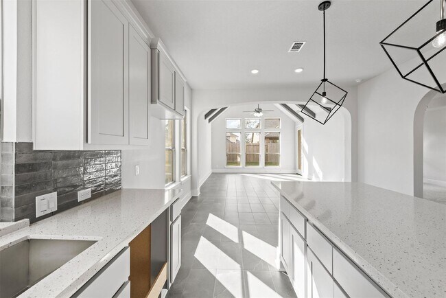 Foto del edificio - Two story. 4 bedrooms. 3.5 baths. Spacious...