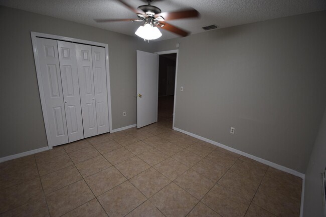Building Photo - 2651 Lantana Ln