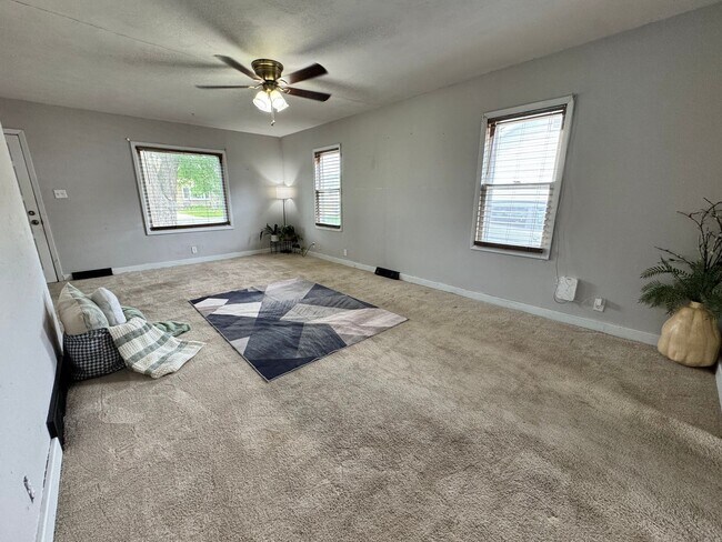 Foto del edificio - 3 Bed, 1 Bath Home for rent in Elk Run Heights