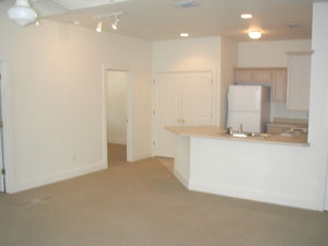 Building Photo - 627 Lois St