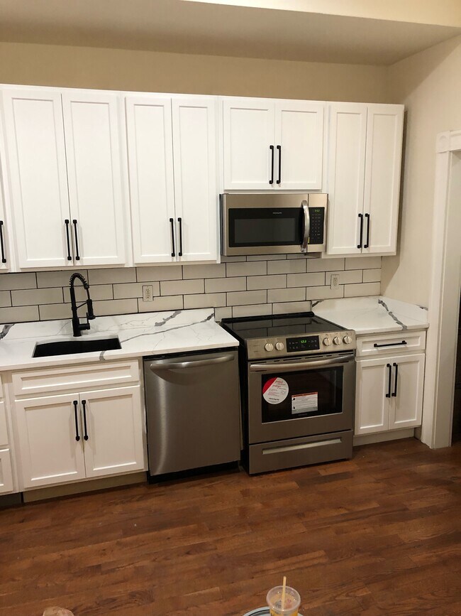 Foto del edificio - 1806 Guilford Ave