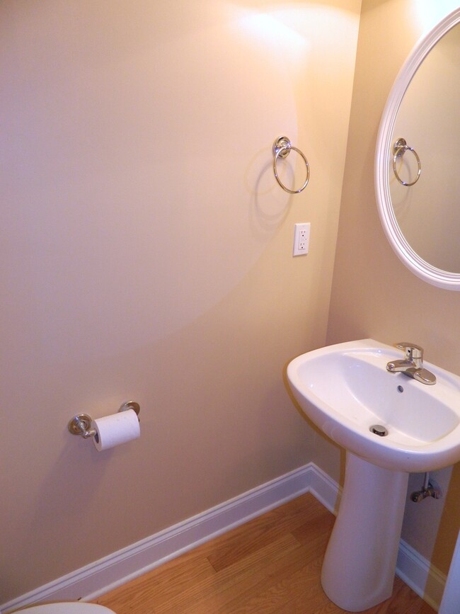 Foto del edificio - Townhome for Rent - 905 Bryans Way Groveto...