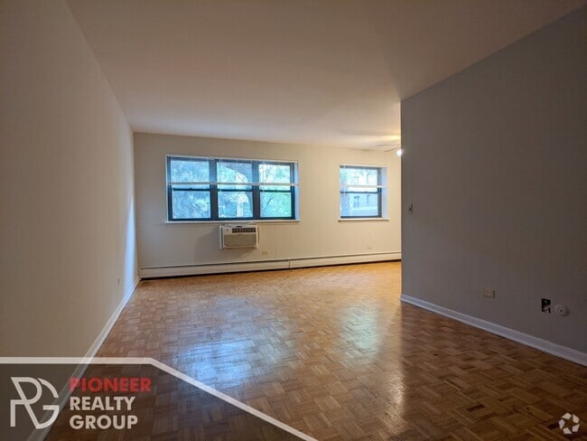 Building Photo - 502 W Briar Pl