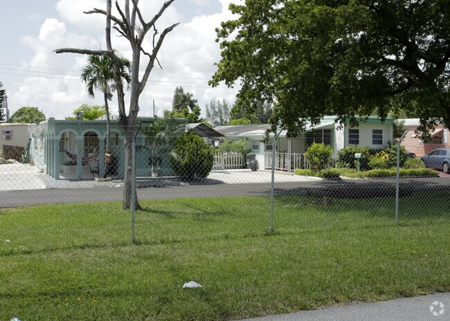 Foto del edificio - Colonial Acres