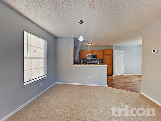 Foto del edificio - 208 E Waverly Pl Ct