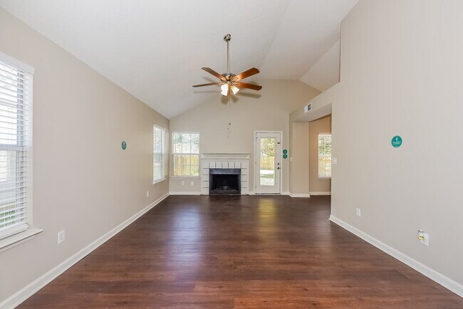 Foto del edificio - 2729 Riverbend Dr
