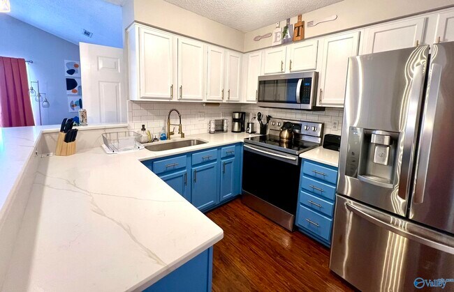 Foto del edificio - 341 Waters Edge Ln