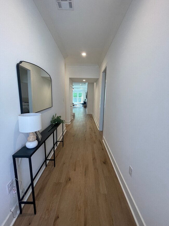 Building Photo - 1549 Alum Creek Dr