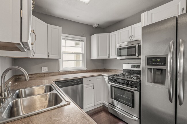Building Photo - Bruhnding Properties 922 18 1/2 Ave NE