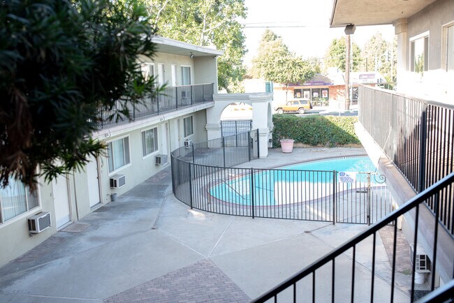 Building Photo - 838 N Azusa Ave