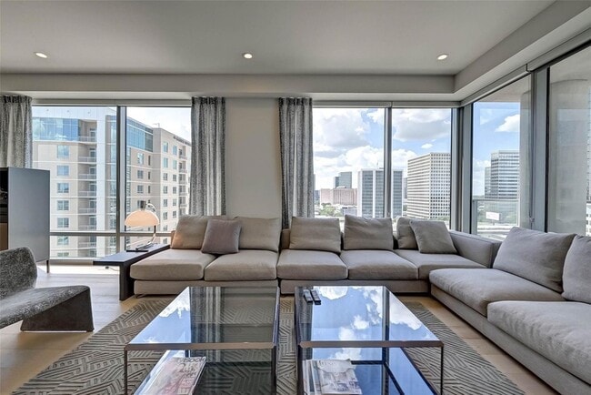 Foto del edificio - 2047 Westcreek Ln Ln