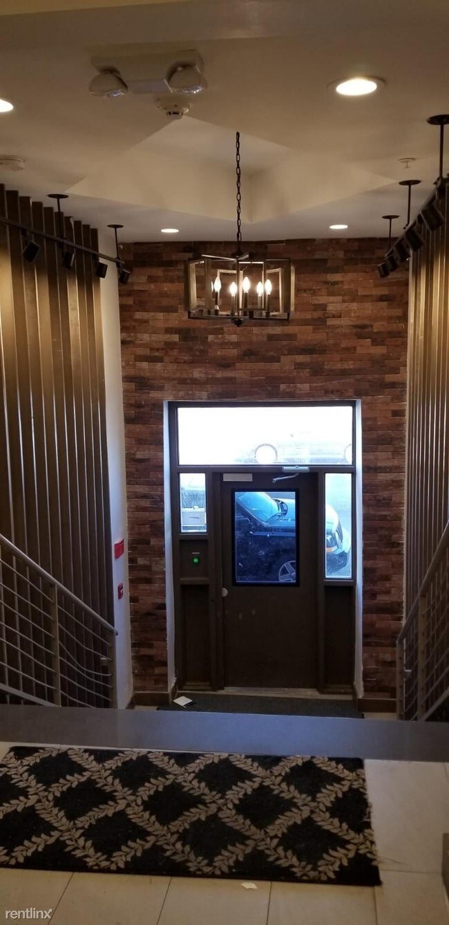 Building Photo - Studio, 1 bath  - 829 18th Ave
